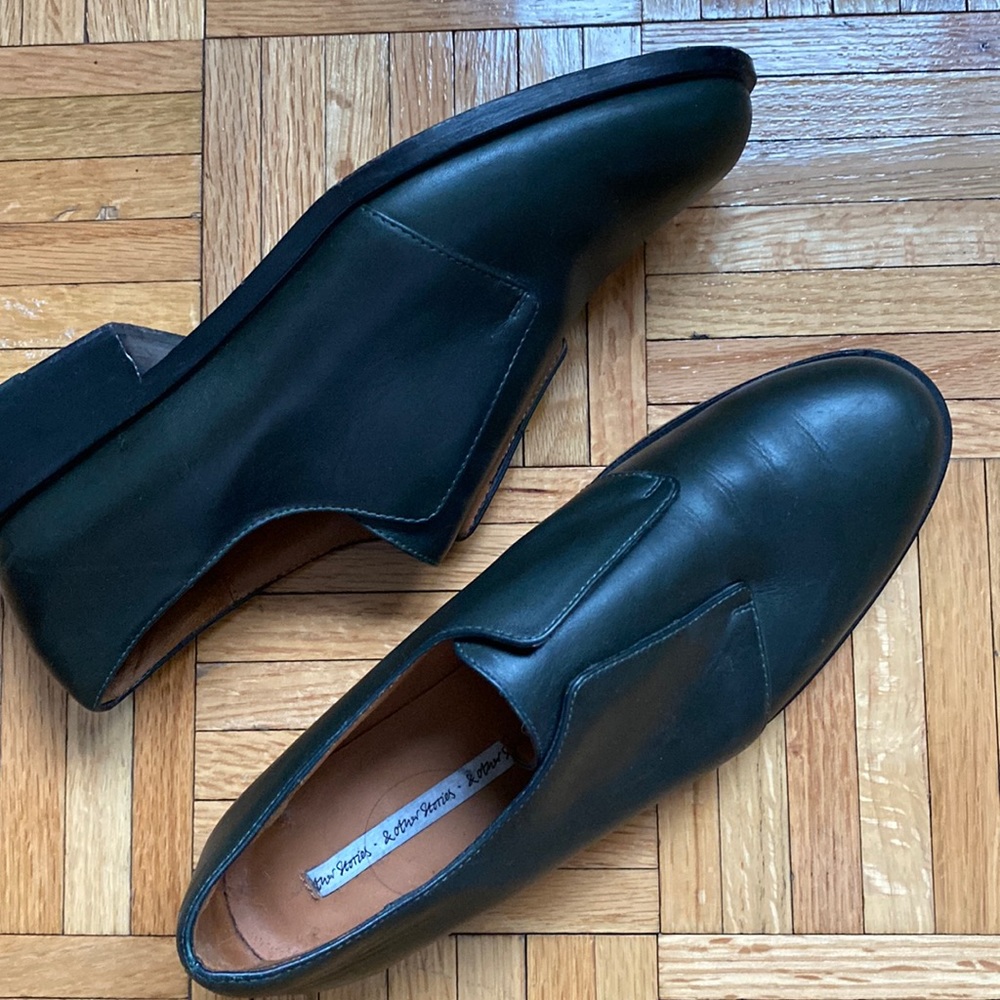 Leather flat shoes
